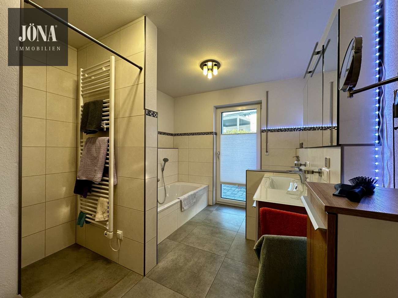 Immobilie in Himmelkron - Ein außergewöhnliches Wohnkonzept – klar, hochwertig, auf einer Ebene - Bild 12