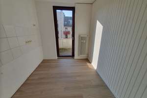 In Bremerhaven Mitte: Renovierte 3 Zimmer mit Balkon – An der Allee 41, 27568 Mitte, Bremerhaven – Vorschaubild 5