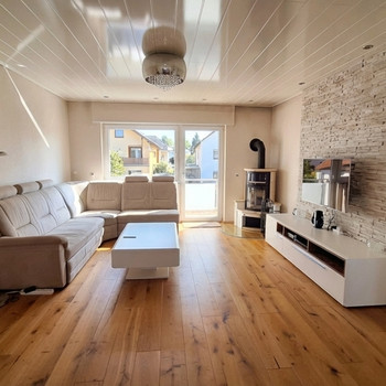 Elegante Wohnung mit Balkon und Terrasse