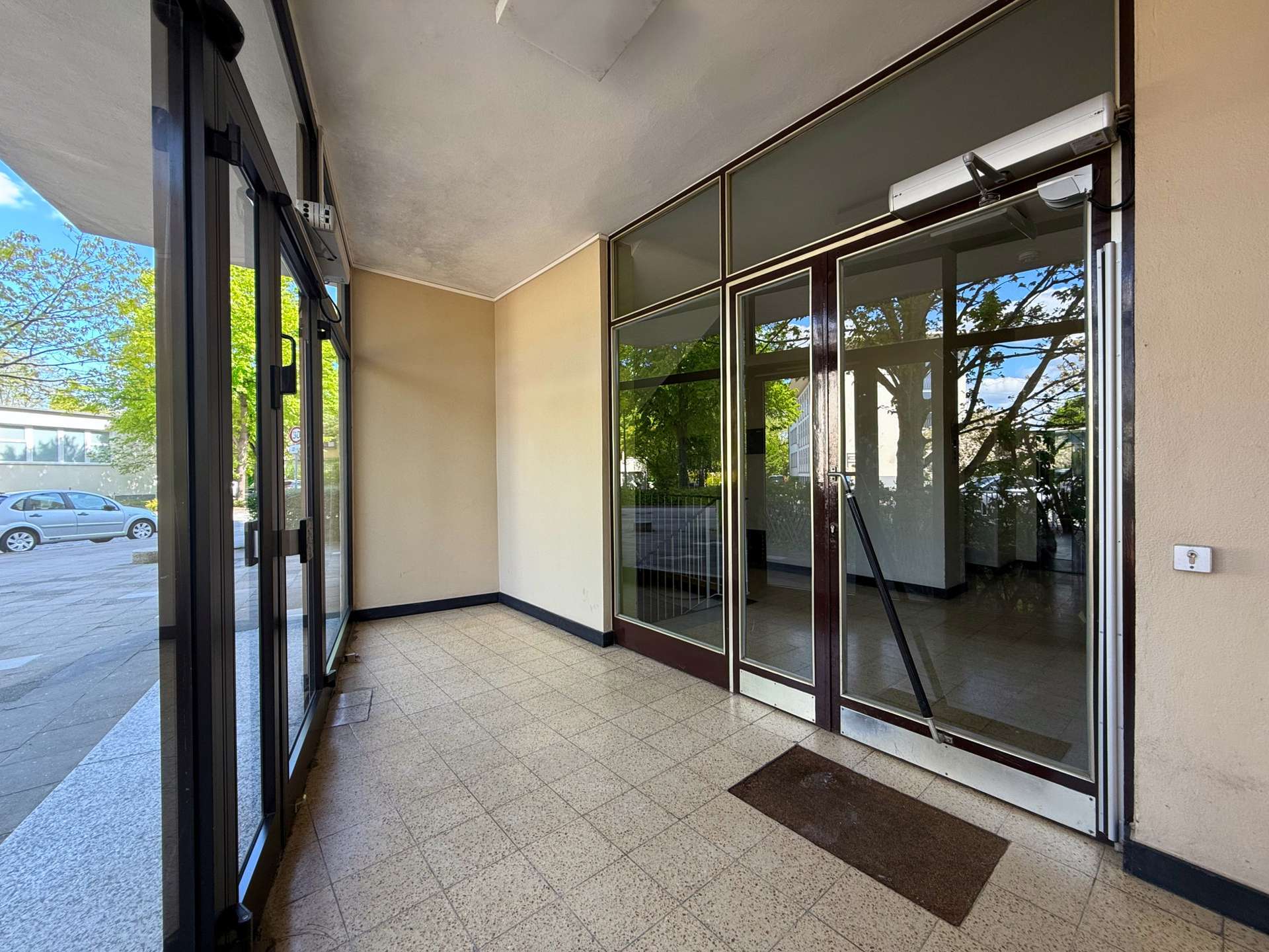 Citylage: 2-Zimmer, sanierungsbedürftig, mit Südwest-Balkon, Bremerhaven – Bild 3