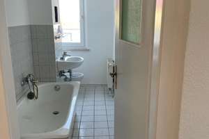 Frisch renovierte 3-Zimmer Wohnung im 2.OG mit Balkon! – Am Bahnhof 38, 6577 Heldrungen – Vorschaubild 3