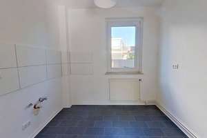 Große 2-Zimmer-Wohnung mit BALKON, modernem Wannenbad und viel Lichteinfall – Umlostraße 19, 33649 Brackwede, Bielefeld – Vorschaubild 5