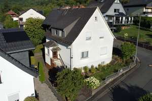 Geräumiges 6-Zimmer Haus mit Garage in Dillenburg - Oberscheld – Die vollständige Adresse der Immobilie erhältst du vom Anbieter., 35688 Dillenburg – Vorschaubild 2