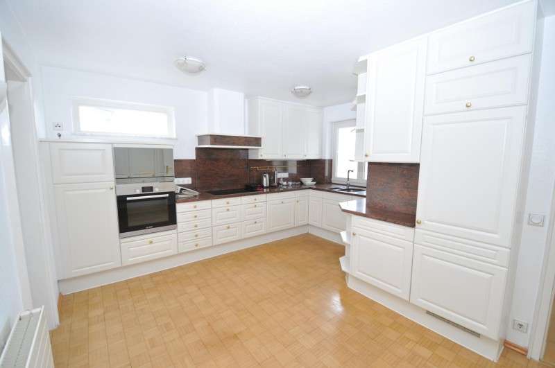 Immobilie in Bodman-Ludwigshafen - Großzügiges Einfamilienhaus mit Indoor-Pool und schönem Garten in Bodman - Teilseesicht - frei  - Bild 10