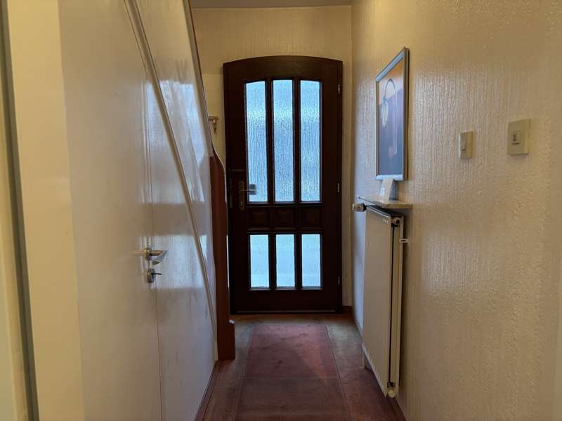 Doppelhaushälfte mit 2 Wohneinheiten, Dachterrasse & Garten – Viel Potenzial in Bremen-Farge, Bremen – Bild 2