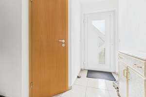 Reihenmittelhaus direkt in Bobingen! – Die vollständige Adresse der Immobilie erhältst du vom Anbieter., 86399 Bobingen – Vorschaubild 2