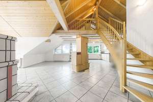 Flexibel Wohnen! 5-Zimmer-DG-Wohnung mit Gartenanteil, TG-Stellplatz und kleiner Galerie