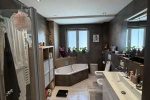 Spacious and Beautiful 4-Room Top-Floor Apartment in the Heart of the City with AC! – Die vollständige Adresse der Immobilie erhältst du vom Anbieter., 65185 Mitte, Wiesbaden – Vorschaubild 11