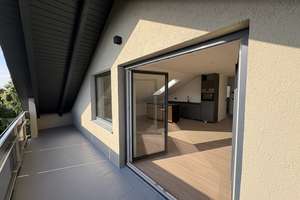 Exclusive DG Wohnung mit Einbauküche und Balkon, Erstbezug