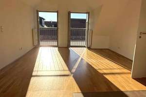 **Provisionsfrei**Wohnen zwischen Eisernem Steg und Arnulfplatz**Dachgeschoss im Altbau