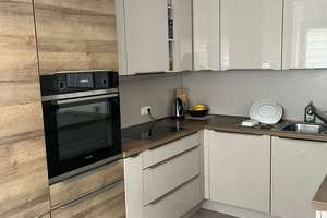 840 € - 59 m² - 2.0 Zi.
Schöne helle zwei Zimmer Wohnung mit Tiefgaragenstellplatz