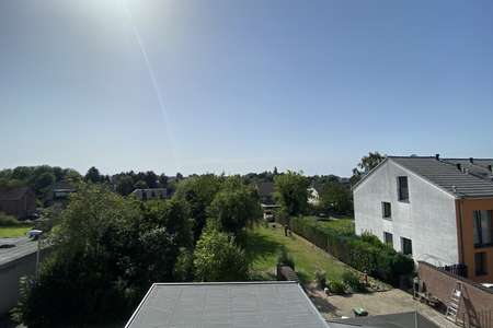 *** frisch renovierte 3-Zimmer-Wohnung - Echtholzparkett - Süd/West Balkon - Naturgarten ***