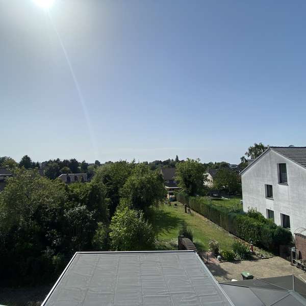*** frisch renovierte 3-Zimmer-Wohnung - Echtholzparkett - Süd/West Balkon - Naturgarten ***