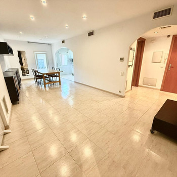 Apartment mit Balkon, modern eingerichtet, naturnahe Lage in einem ruhigen Gebäude