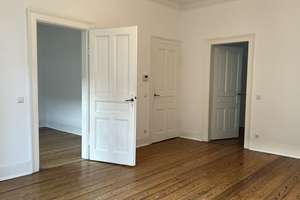Helle, zentrale 4-Zimmer Gründerzeitwohnung mit Stuck, Dielen & Balkon – Friedenstraße 1, 70190 Kernerviertel, Stuttgart – Vorschaubild 2
