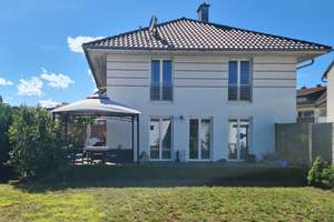 Einfamilienhaus mit Toskana-Flair, Photovoltaik, Sauna & großem Garten in Hallstadt – Die vollständige Adresse der Immobilie erhältst du vom Anbieter., 96103 Hallstadt – Vorschaubild 3