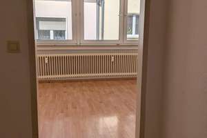 Gemütliche 2-Zimmer-Wohnung mit offener Küche in Krefeld – Petersstraße 63, 47998 Stadtmitte, Krefeld – Vorschaubild 3