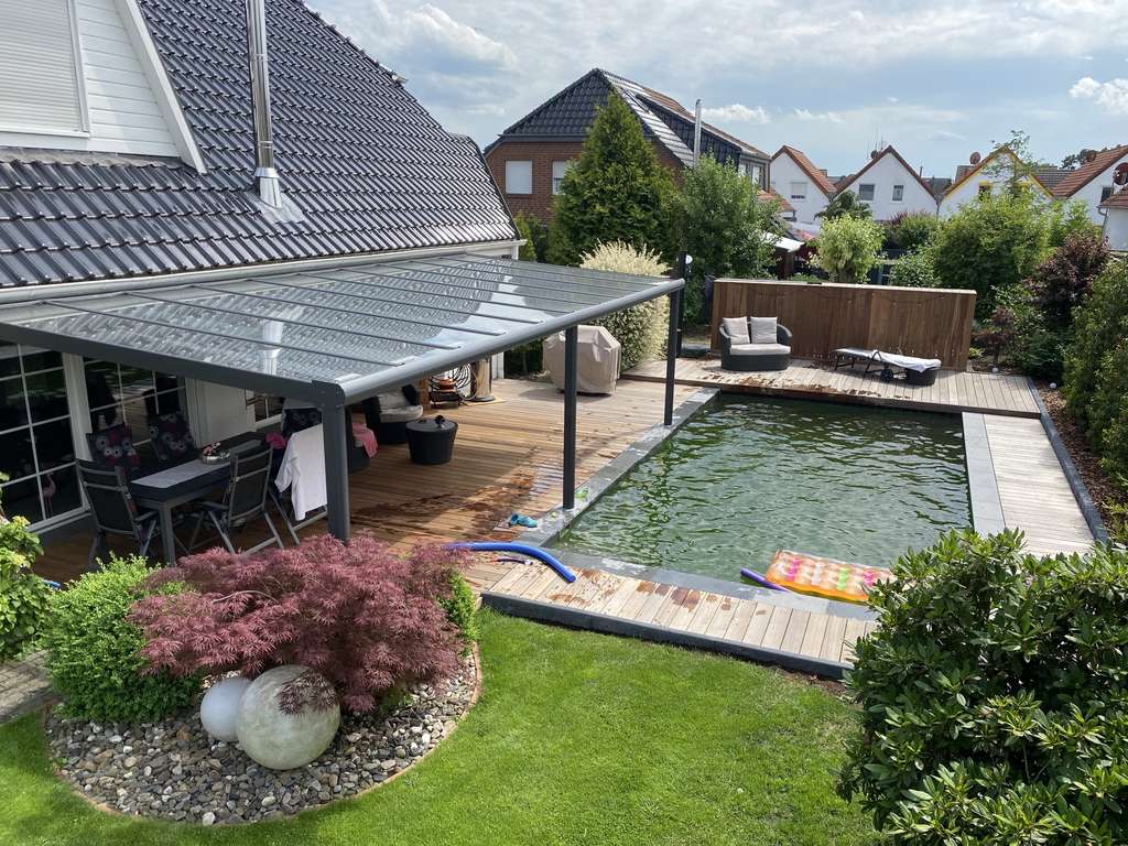 Immobilie in Lehre - Exklusives Traumhaus mit eingelassenem Pool und stilvoller Ausstattung - Bild 1