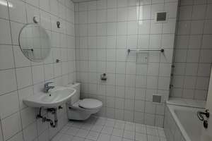 großräumige 2-Zimmer-Wohnung (7.OG) mit Süd-Balkon im Stadtzentrum – 40212 Friedrichstadt, Düsseldorf – Vorschaubild 4
