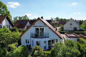 Sonnenhelle Tage zwischen Terrasse, Garten und Balkon – Die vollständige Adresse der Immobilie erhältst du vom Anbieter., 1328 Schönfeld/Schullwitz, Dresden – Vorschaubild 2