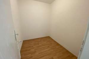 Helle, frisch renovierte 2,5-Zimmer-Wohnung mit neuer EBK & großem Balkon  in Sudenburg – Lemsdorfer Weg 10, 39112 Sudenburg, Magdeburg – Vorschaubild 8