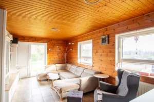 Wohnen mit Charme: Barrierearmer Holzbungalow mit Kamin und überdachter Terrasse – Die vollständige Adresse der Immobilie erhältst du vom Anbieter., 26532 Großheide – Vorschaubild 5