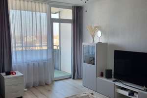 Moderne möblierte 2-Zimmer Wohnung im 8. OG mit Balkon und TG-Stellplatz in Köln (befristet)