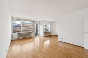 Haidhausen- 3-Zimmer-Wohnung im 3. OG mit zwei Balkonen, Aufzug und Tiefgaragenstellplatz – 81677 Steinhausen, München – Vorschaubild 2