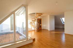 Maisonette mit Elbblick – Lichtdurchflutetes Wohnen mit Galerie u. Balkon mit ca. 93 qm Gesamtfläche