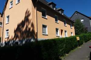 *** SCHÖNE 2-ZIMMER-ERDGESCHOSSWOHNUNG IN RUHIGER NATURNAHER LAGE IN SOLINGEN-WALD *** – Bruckner Straße 74 - 80, 42655 Solingen – Vorschaubild 1