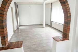 Gepflegtes Zweifamilienhaus mit solider Bausubstanz, Dachterrasse, Kaminofen und Garage! – Die vollständige Adresse der Immobilie erhältst du vom Anbieter., 28237 Lindenhof, Bremen – Vorschaubild 2