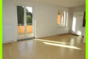 Offene Küche mit kompletter EBK - Fensterbad - Balkon - Abstellraum – Carl-von-Ossietzky-Straße 42, 9126 Chemnitz – Vorschaubild 1