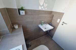3 Zimmer EG-Wohnung 100 m² Garten / Nähe OTH / EBK / Stellplatz / Eigennutzung / KFW 55/ Ruhige Lage – Die vollständige Adresse der Immobilie erhältst du vom Anbieter., 93053 Kasernenviertel, Regensburg – Vorschaubild 9