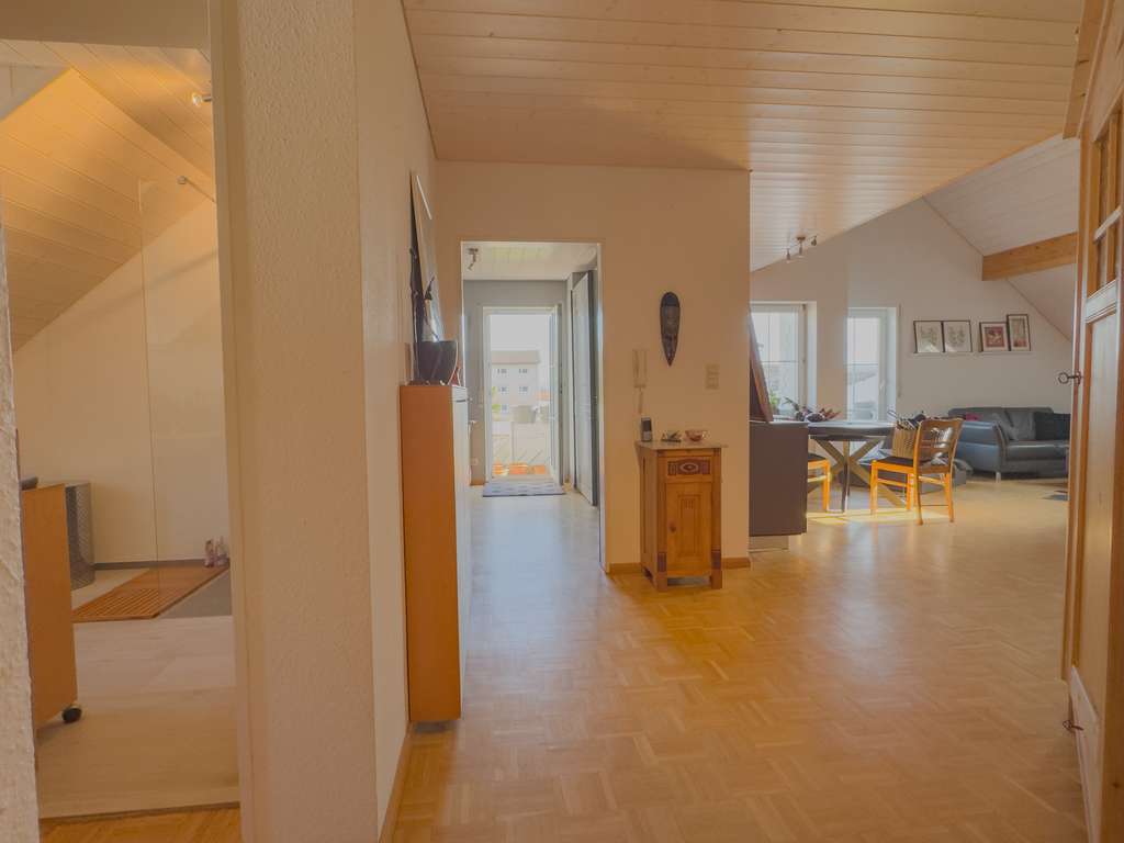 Immobilie in Lottstetten - Stilvolle Maisonettewohnung mit sonnigem Balkon und Blick ins Grüne – Wohnen in attraktiver Grenz... - Bild 4