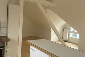 Lebendig wohnen in Pempelfort: 2,5-Zimmer-Dachgeschosswohnung