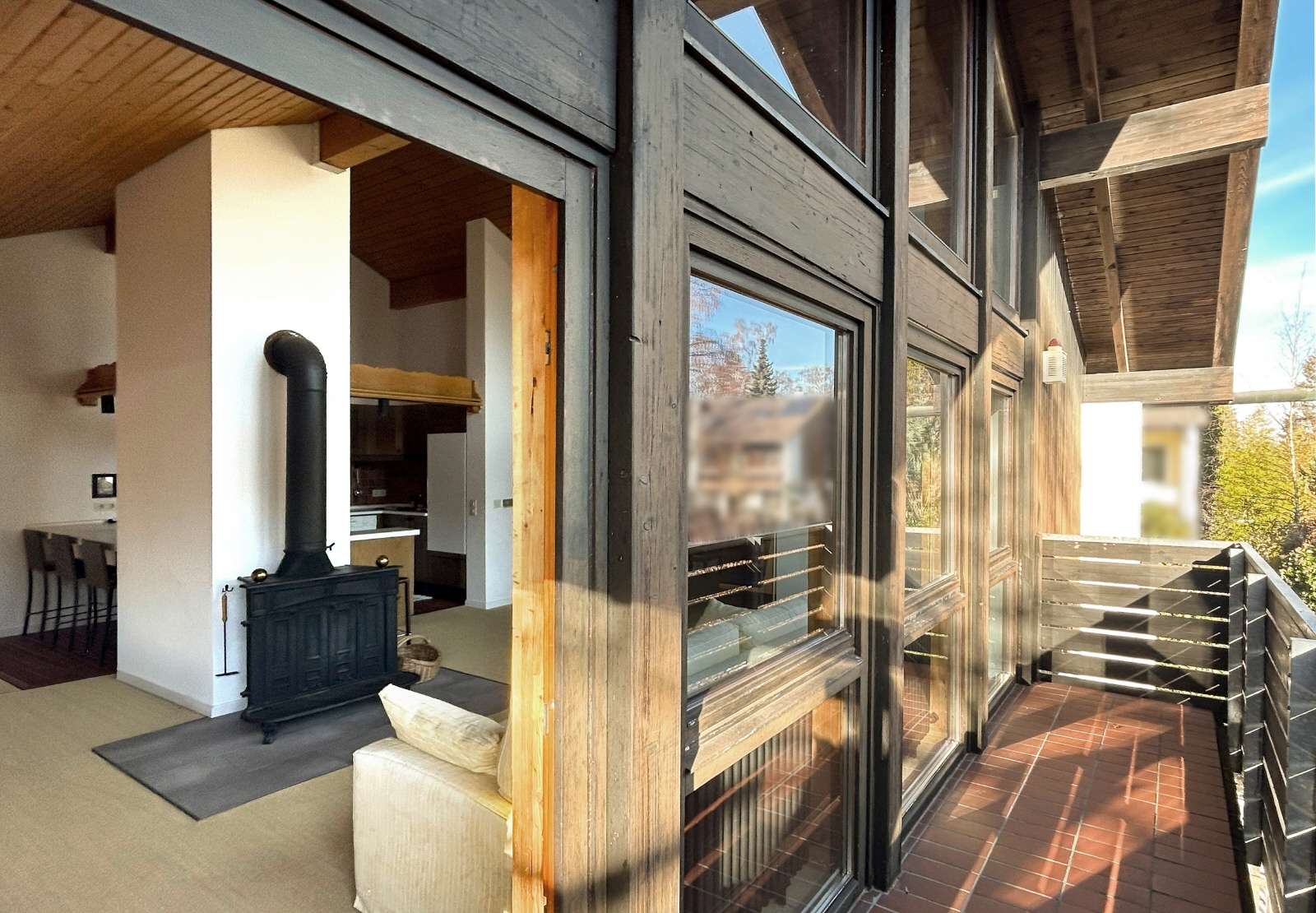 Immobilie in Bernried am Starnberger See - BERNRIED: ARCHITEKTENHAUS MIT ZWEI WOHNEINHEITEN UND IDYLLISCHEM GARTEN - Bild 0