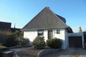 Freistehendes Einfamilienhaus in ruhiger Lage mit Terrasse, SW-Garten, Keller, Garage  in Osterholz