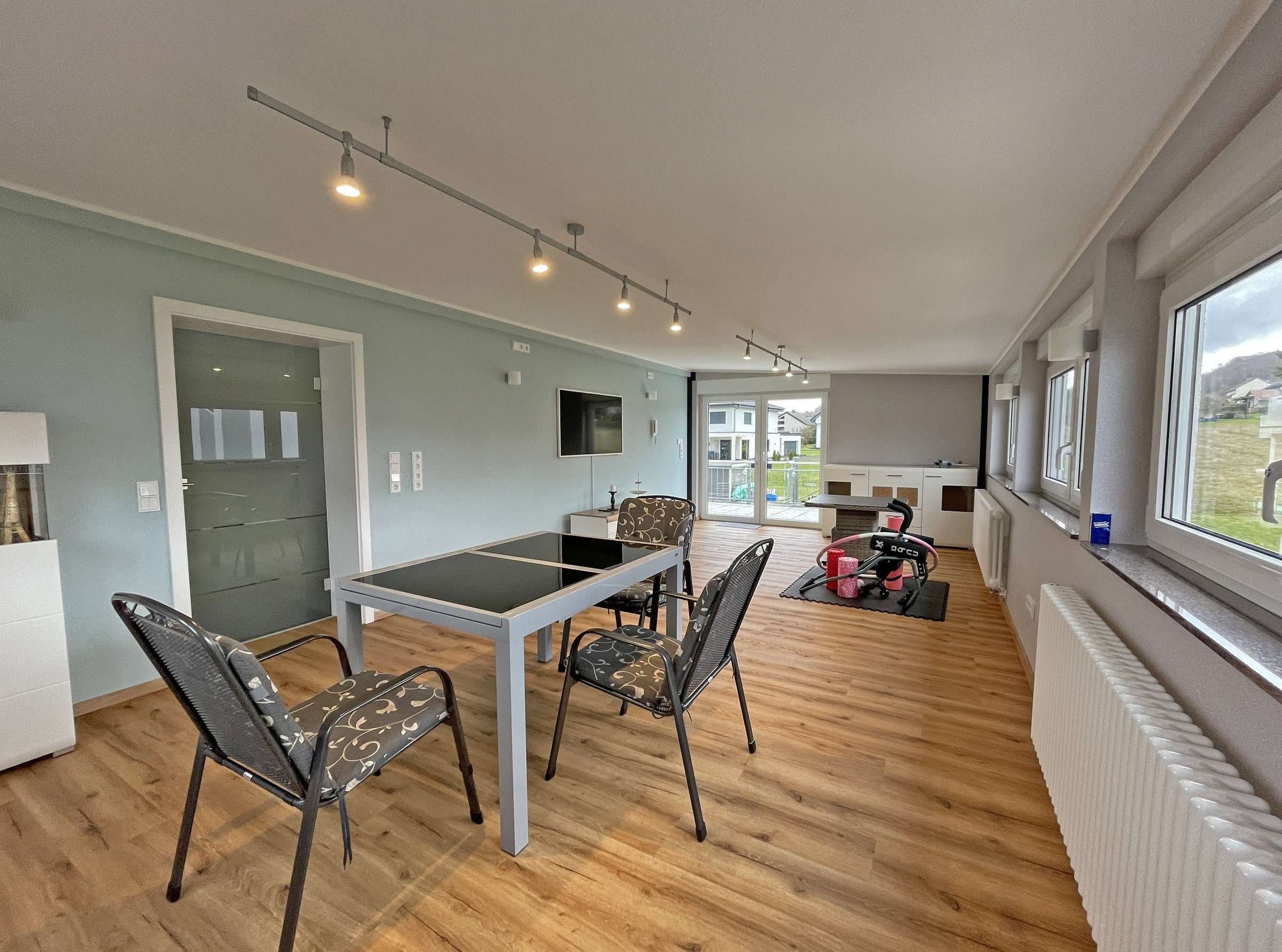 Immobilie in Hosenfeld - EINZIEHEN UND WOHLFÜHLEN – Schmuckes Ein-/Zweifamilienhaus mit großem Grundstück - Bild 9