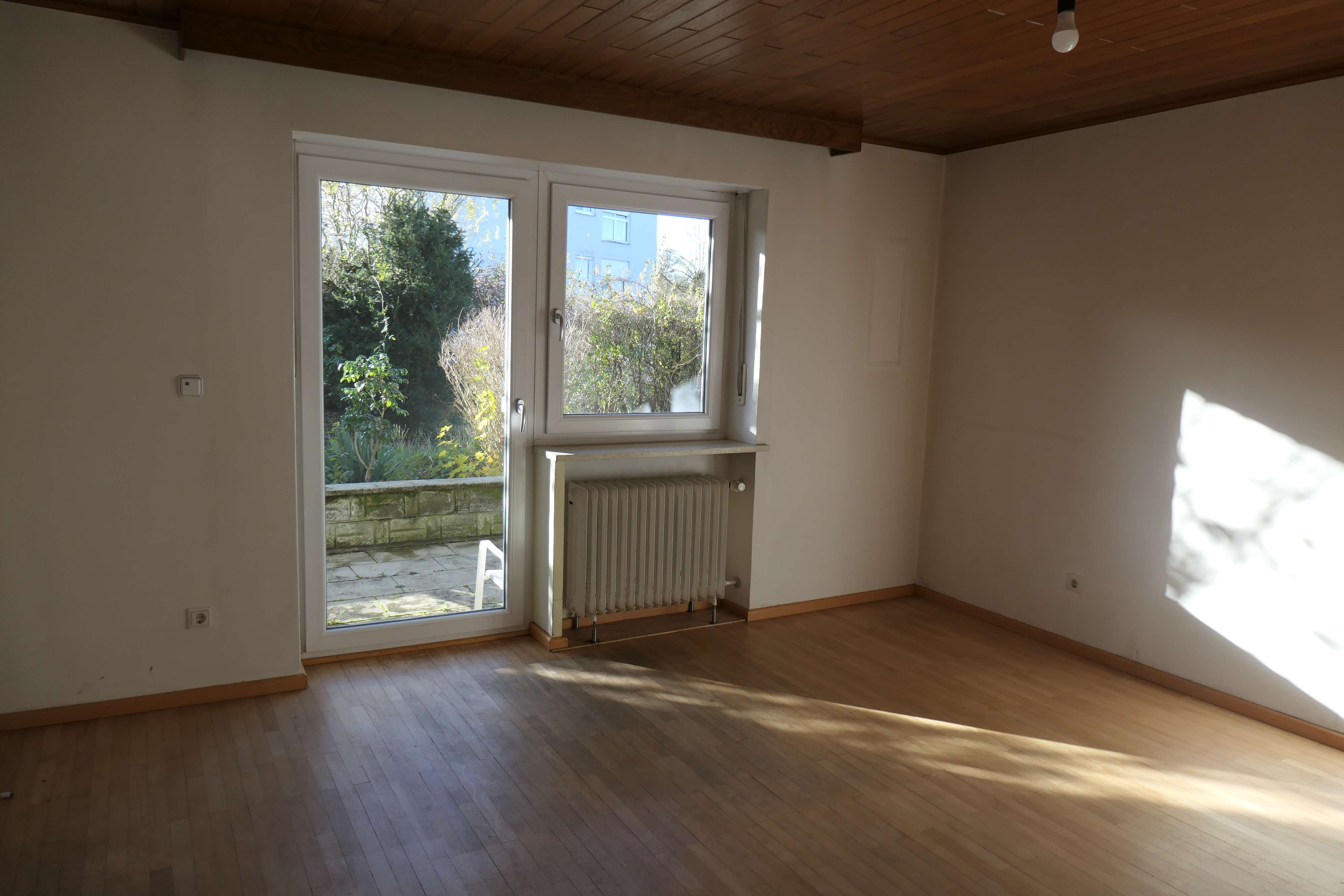 Immobilie in Mainburg - Top Lage! Nähe Salvatorberg! Renovierungsbedürftiges Wohnhaus mit 2 Wohneinheiten und Garagen - Bild 4