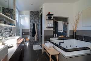 Luxuriös, modern und funktionell - Neuwertiges Effizienzhaus Plus in Unterkirnach bei Villingen – Schwarzwald-Baar-Kreis – Vorschaubild 19