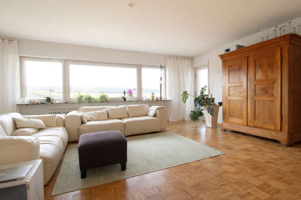 Immobilie in Eschelbronn - Wohnen mit Aussicht in Eschelbronn: Freistehendes Ein-/Zweifamilienhaus mit Potenzial - Bild 1