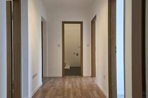 Ruhig mit Parkblick in Feldmoching! 3 Zimmer, renoviert, bezugsfrei, Balkon, ohne Provision – Gustav-Schiefer-Straße 26, 80995 Lerchenau-West, München – Vorschaubild 3