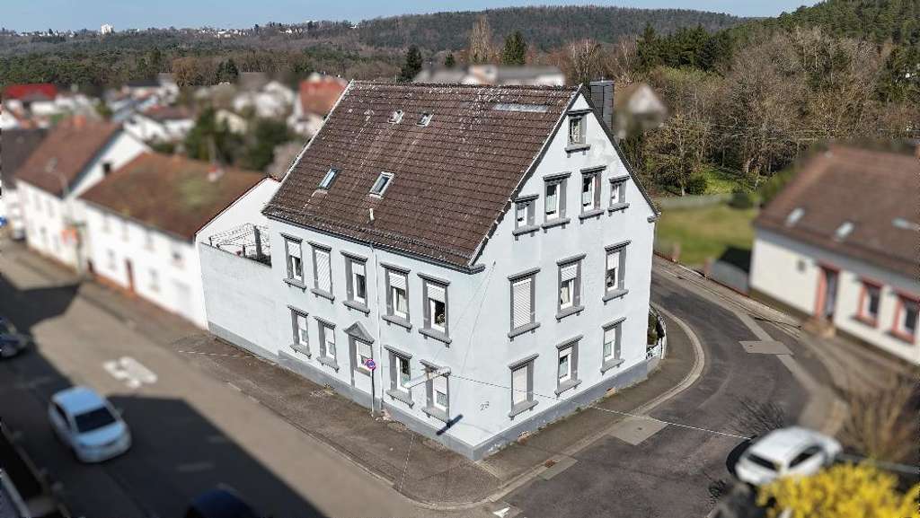Immobilie in Lemberg - +++Großzügiges, lichtdurchflutetes 3-Familienhaus mit Südterrasse, Garage und Hof im Ortszentrum+++ - Bild 1