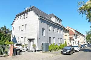 Wohnen mit Weitblick: Moderne Maisonette-Wohnung mit Dachterrasse & Charme