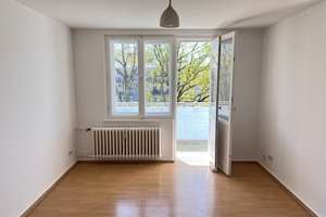 Leerstehende helle 2-Zimmer-Wohnung mit Balkon, neuen Fenstern und neuem Bad – Die vollständige Adresse der Immobilie erhältst du vom Anbieter., 13629 Siemensstadt, Berlin – Vorschaubild 2