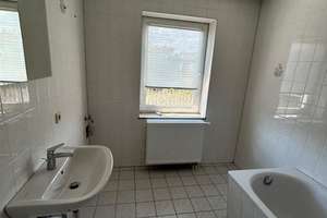 Großzügige und vermietete 2-Zi. mit Laminat, Balkon, EBK und Wanne in zentraler Lage – Die vollständige Adresse der Immobilie erhältst du vom Anbieter., 9130 Sonnenberg, Chemnitz – Vorschaubild 5