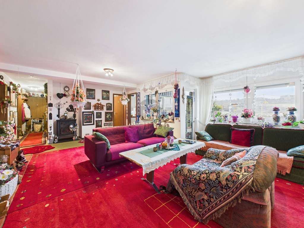 Immobilie in Göppingen - *BALD BEZUGSFREI* MODERNER SCHNITT MIT HERRLICHER AUSSICHT - Bild 1