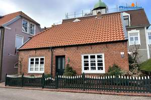 Charaktervolles Ferienhaus direkt hinterm Hafendeich – Die vollständige Adresse der Immobilie erhältst du vom Anbieter., 26427 Neuharlingersiel – Vorschaubild 1