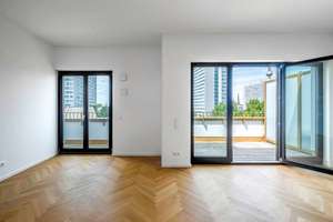 Helle Dachgeschosswohnung: Penthouse-Flair mit Panoramablick auf Dom und Fernsehturm – Die vollständige Adresse der Immobilie erhältst du vom Anbieter., 10179 Mitte (Ortsteil), Berlin – Vorschaubild 1
