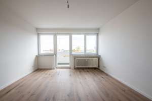 Morgensonne mit Ausblick: 2-Zimmer-Wohnung mit Balkon, Badewanne und Parkett nahe Ku'damm – Eisenzahnstraße 12, 10709 Wilmersdorf, Berlin – Vorschaubild 1